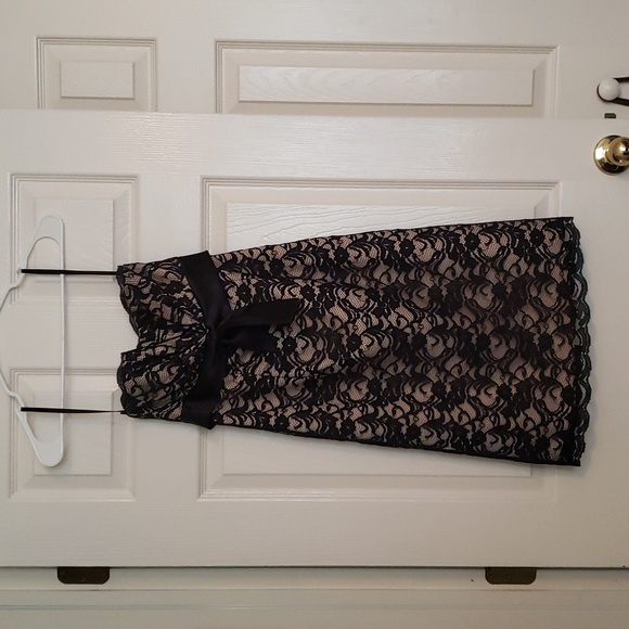 White House Black Market Dresses & Skirts - White House Black Market strapless lace dress size 0